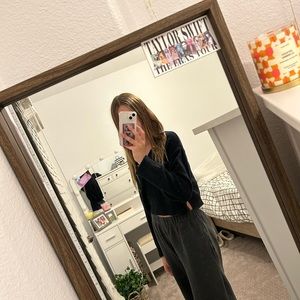 black LA hearts sweater